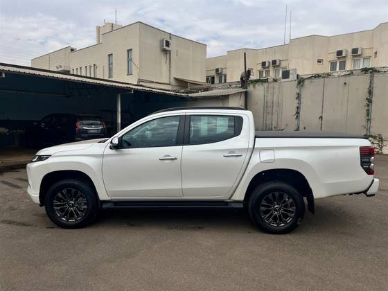 MITSUBISHI L200 TRITON 2.4 16V TURBO DIESEL SPORT HPE CD 4P 4X4 AUTOMÁTICO